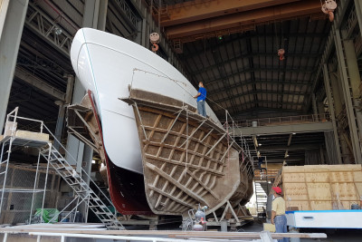 New Outer Reef 700 Motoryacht Out Of The Mold