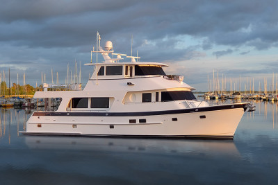 Video - Outer Reef 720 Deluxbridge Skylounge Motoryacht Gen II Full Tour