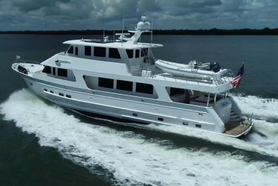 New Video! BOATTEST.com’s Outer Reef 860 Deluxbridge Motoryacht Features Video